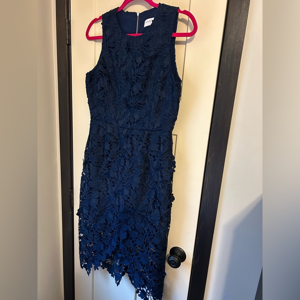 Blue sheath lace dress with zip closure.